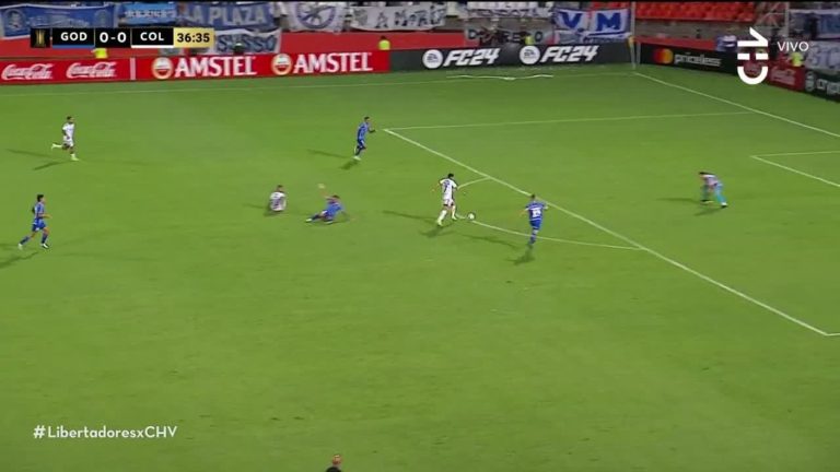 Falló en la definición: Carlos Palacios desperdició una increíble ocasión de gol