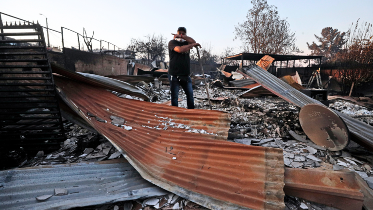 Techo-Chile lanzó campaña por víctimas del incendio en Valparaíso: Revisa cómo aportar