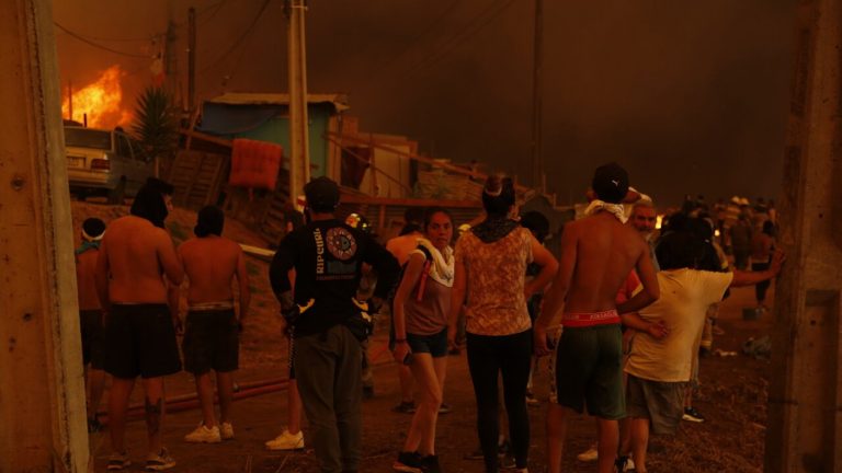 BancoEstado habilita cuentas para donar a damnificados por incendios forestales: Así puedes aportar