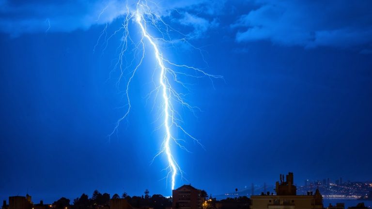 Tormentas eléctricas en 12 regiones: Hasta cuándo y dónde se extenderá el fenómeno meteorológico