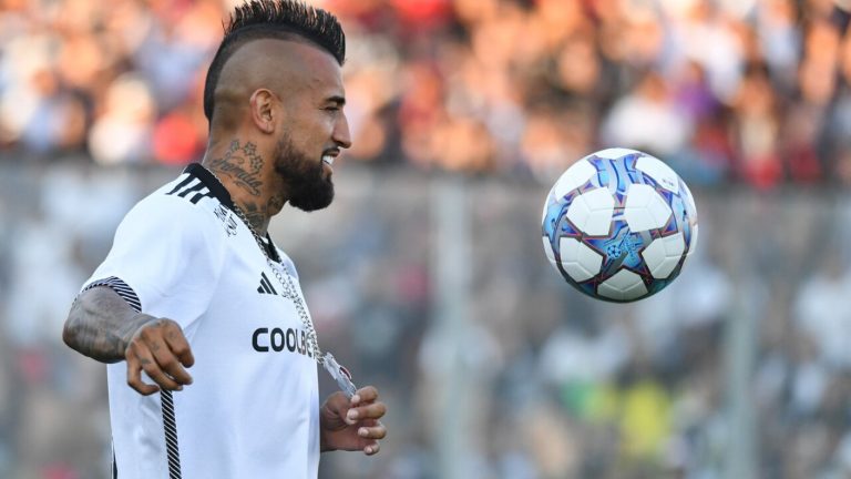 Colo Colo subastará camisetas de jugadores en ayuda de víctimas de incendios