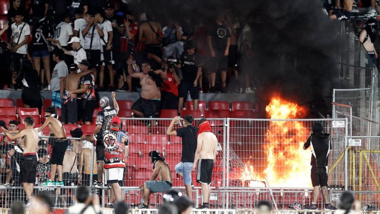 Supercopa: Duelo entre Colo Colo y Huachipato debió ser suspendido por incidentes