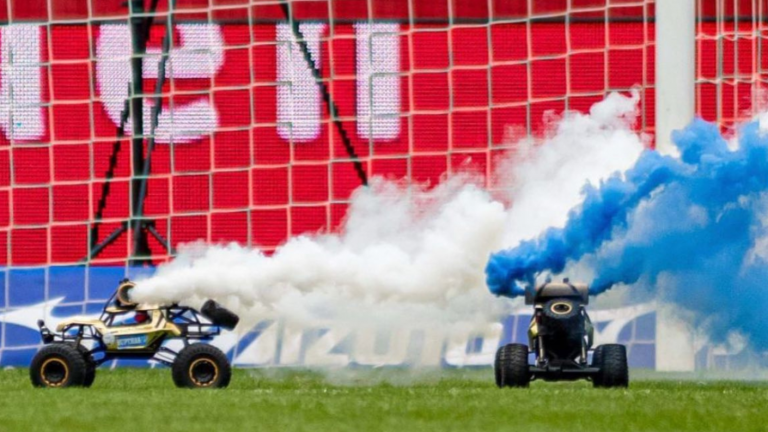 Con autitos de control remoto: La insólita protesta que sorprendió al fútbol alemán