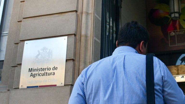 Sueldo de hasta $2 millones: Conoce las ofertas laborales disponibles en el Ministerio de Agricultura
