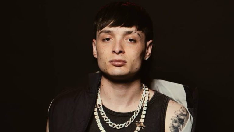 ¿Peso Pluma está internado en una clínica de rehabilitación? Aseguran que hay imágenes que lo confirmarían