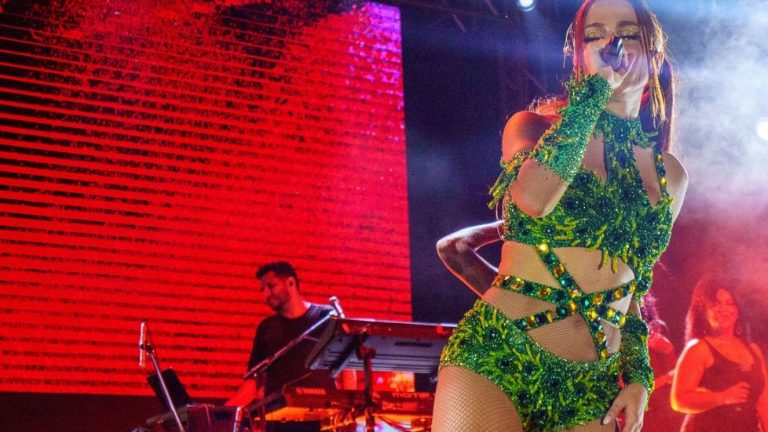 De Karol G a Bolsonaro: Las controversias de Anitta, el show de cierre de hoy en Viña 2024