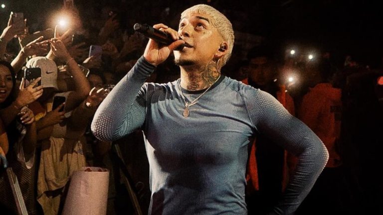 El lado solidario de Young Cister: Regaló millonario premio a fan durante su Listening Party