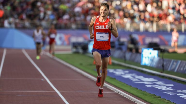 Maratonista Carlos Díaz bate récord nacional y es el 13º chileno que irá a París 2024