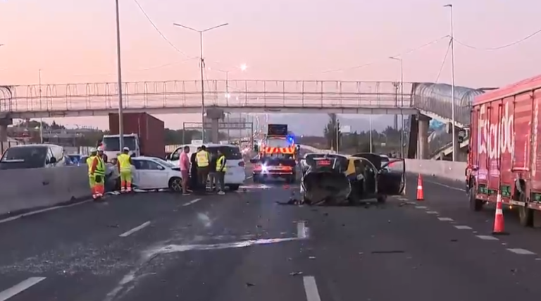 Accidente múltiple en Ruta 78 involucró a 4 vehículos: Hay solo una pista habilitada