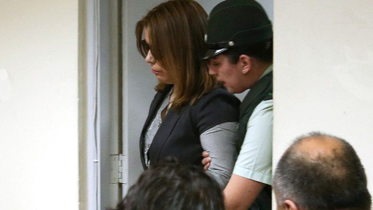 Un bate, una manopla y 30 golpes en 2 minutos: El asesinato del conviviente de Nabila Rifo a manos de sus hijos