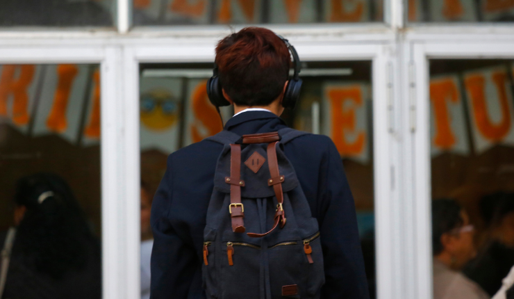 Hasta $650 mil: Revisa los bonos y becas que puedes recibir si eres estudiante