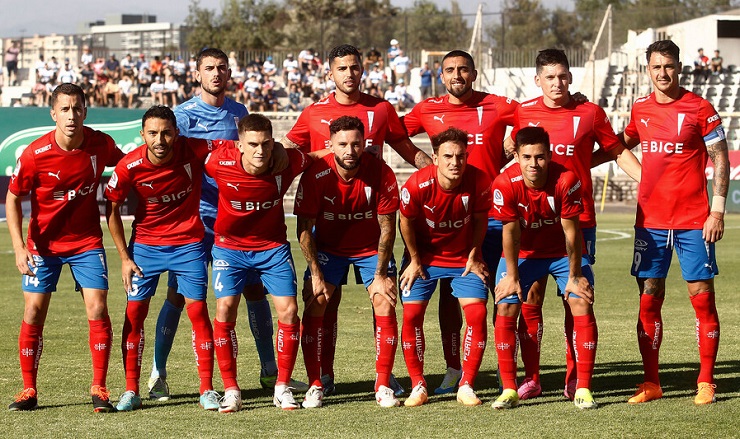 Siguen los 5 defensas: La posible formación de la UC para enfrentar a Coquimbo por Copa Sudamericana
