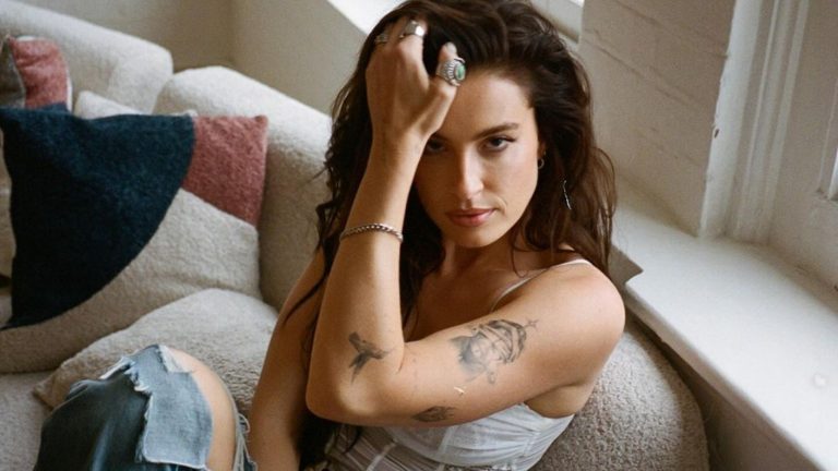 ¿Quién es Fletcher y cuándo cantará en el Lollapalooza Chile 2024?