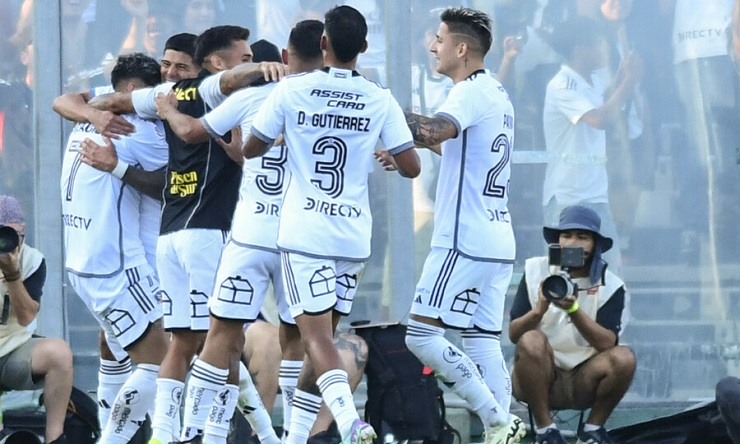Con cambios en el mediocampo: La posible formación de Colo Colo para enfrentar a Sportivo Trinidense