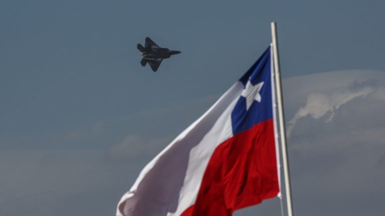 Gobierno decidió excluir a empresas israelíes de la FIDAE