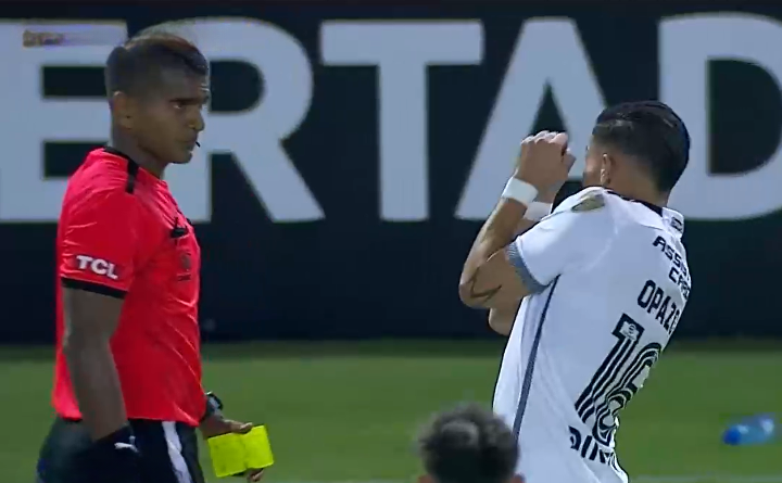 Por esta acción Óscar Opazo se perderá el partido de vuelta de Colo Colo vs Sportivo Trinidense