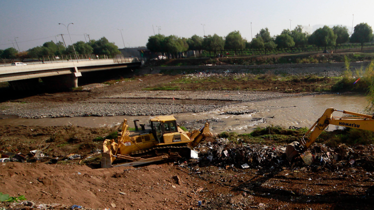 Quinta Normal: Reportan hallazgo de cadáver en Río Mapocho frente al Parque de la Familia