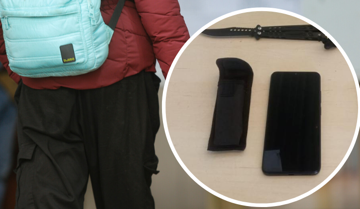 Hombre de 25 años fingió ser estudiante de 8° básico y entró a colegio con armas blancas: Así lo descubrieron