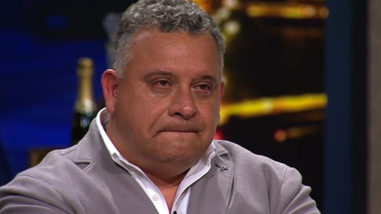 Willy Sabor rompió en llanto al hacer promesa por su fallecido papá: 