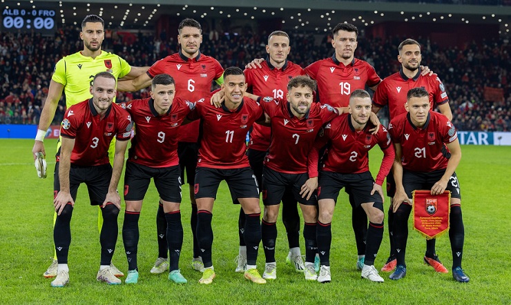 Albania revela sus convocados para enfrentar a La Roja: Nómina es liderada por compañero de Alexis