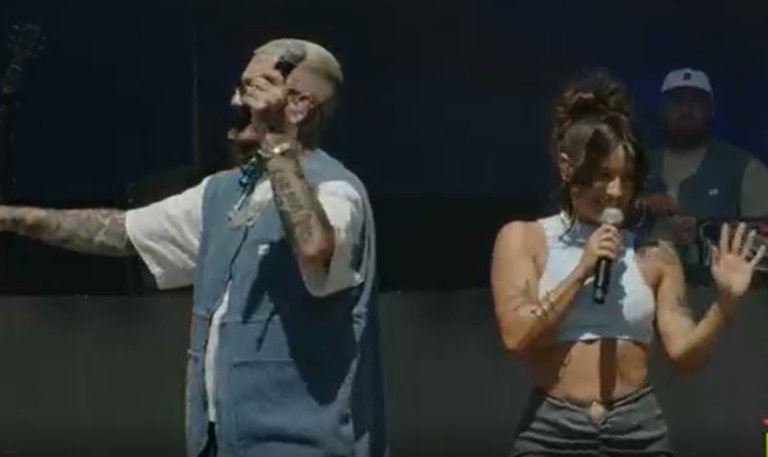 Denise Rosenthal sorprendió con aparición en show de Ceaese en Lollapalooza Chile 2024