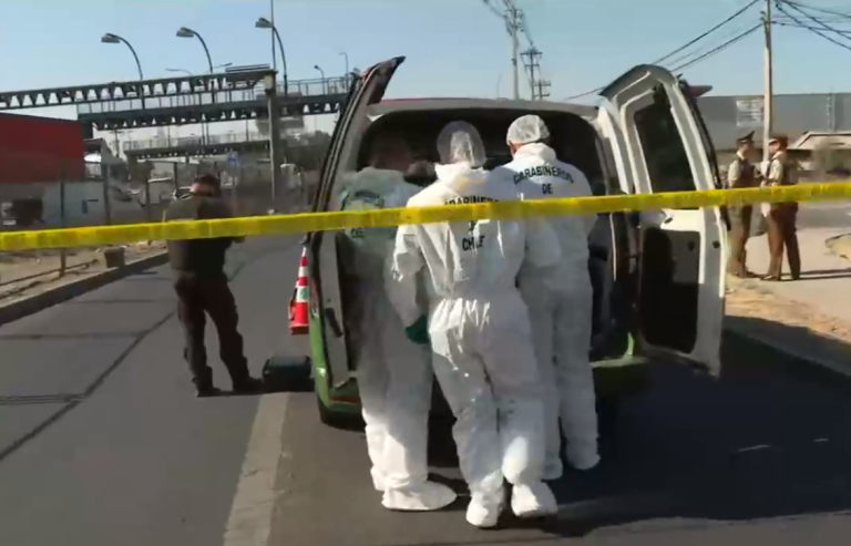 Delincuentes dispararon a carabineros tras robo en autopista: Un sujeto está cercado por policías