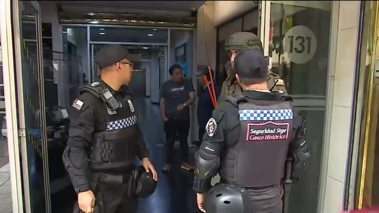 Robaron más de $70 millones desde casa de cambio en Santiago Centro: Ladrones arrancaron corriendo