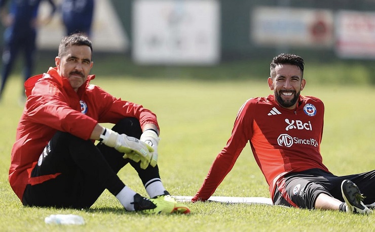 Con Claudio Bravo y Mauricio Isla: La formación de La Roja para el amistoso ante Albania