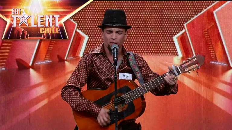 Gustavo Mena: El chileno que cautivó con su estilo musical gitano en Got Talent Chile