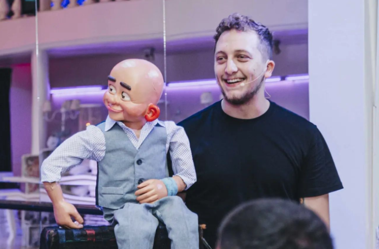 ¿Quién es Martín Chesini? El ventrílocuo que debutará en Got Talent Chile y arrasa en Argentina