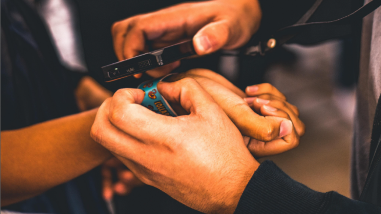 Cashless: ¿Cómo funciona la pulsera para comprar dentro de Lollapalooza Chile 2024?