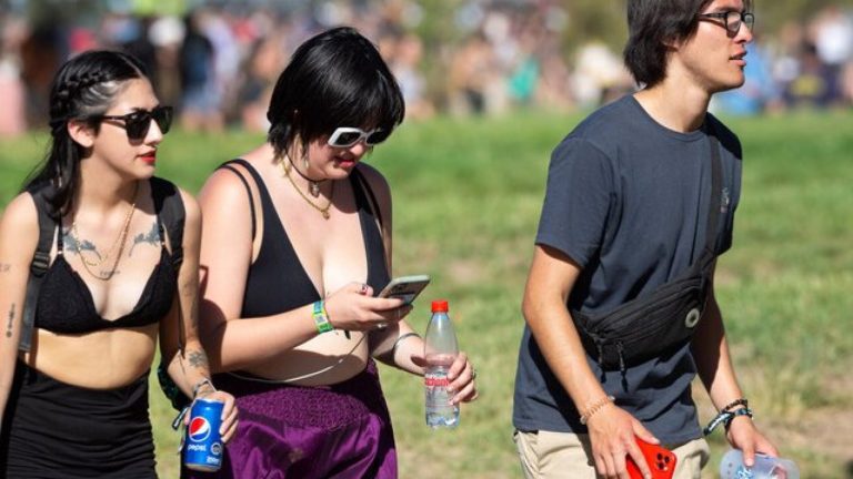 ¿Dónde están los puntos de hidratación en Lollapalooza 2024?