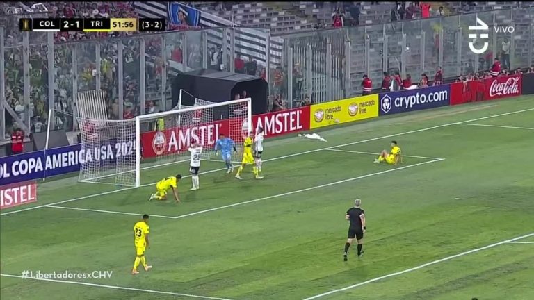 ¡De no creer! Cristián Zavala se lo perdió solo frente al arco para Colo Colo