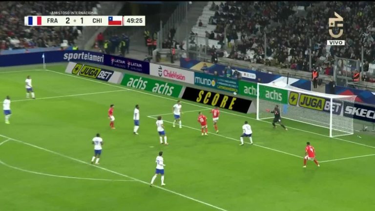 ¡Palo de Vargas! Turboman tuvo el empate para Chile ante Francia