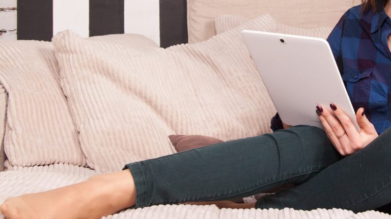 Empresa busca a más de 1.300 trabajadores: Sueldos oscilan entre $500 mil y $2 millones