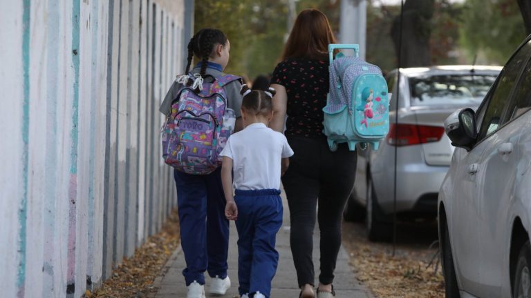 Bono Útiles Escolares tiene nuevos beneficiarios: Consulta con tu RUT si tu hijo recibe el kit