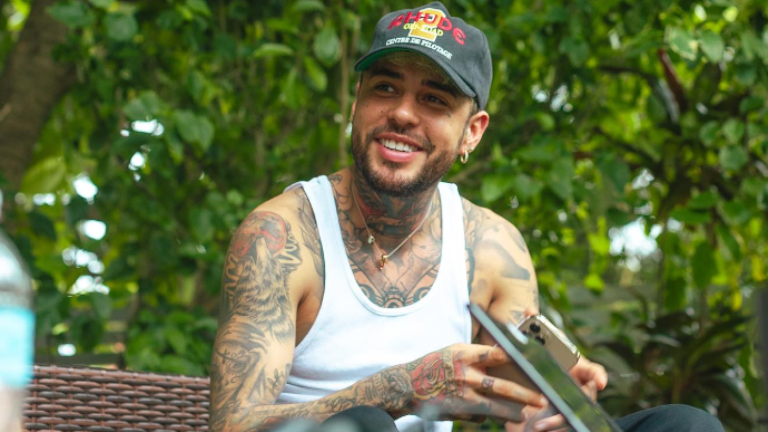 ¡El Avenger aterriza en Lollapalooza Chile! Conoce a Dalex, el cantante que reemplazará a Sky Rompiendo