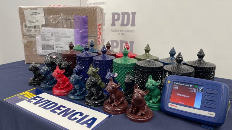 Incautan encomienda de figuras 3D con metanfetaminas: Venían desde México hacia Valparaíso