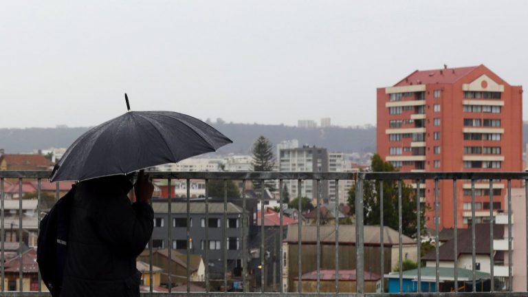 ¿A sacar los paraguas en Santiago? Esta es la probabilidad de lluvia para esta semana