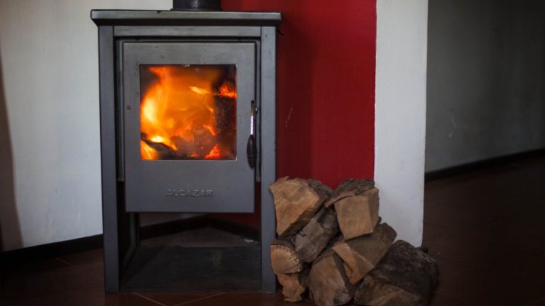 Bono Leña 2024: Consulta con tu RUT si recibes los $100 mil del Subsidio Calefacción