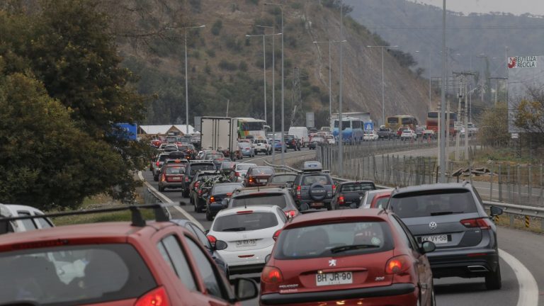 Fin de semana largo: Estos son los mejores horarios para salir y volver a Santiago en Semana Santa