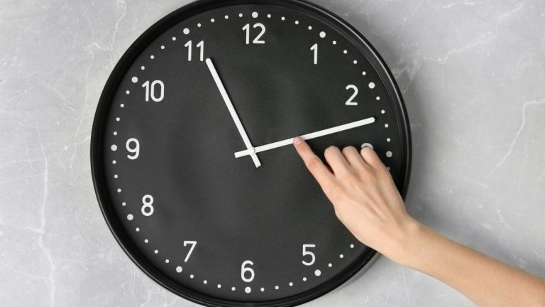 ¿Cuándo es el cambio de hora en Chile? Ve acá si se adelanta o atrasa la hora
