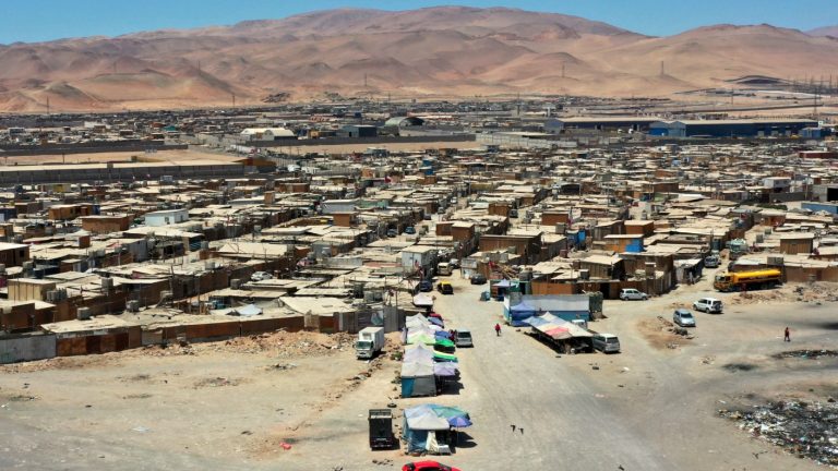 Menor de 14 años denunció abusos sexuales de su padre, tío y primo en toma de Alto Hospicio