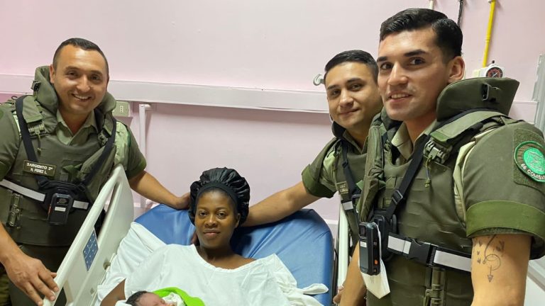 Carabinera asistió por teléfono a mujer embarazada en trabajo de parto en Puente Alto