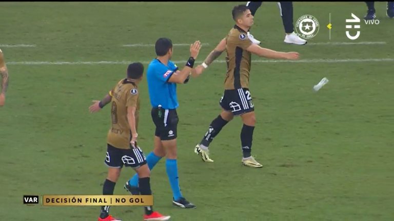La absurda acción por la que Paiva fue amonestado: Le tiró agua al árbitro tras anular gol