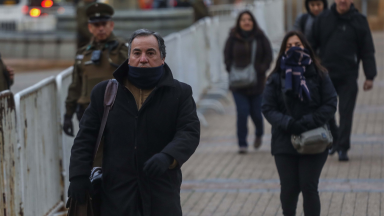 ¿Lloverá? Revisa cómo estará el tiempo para la Maratón de Santiago 2024