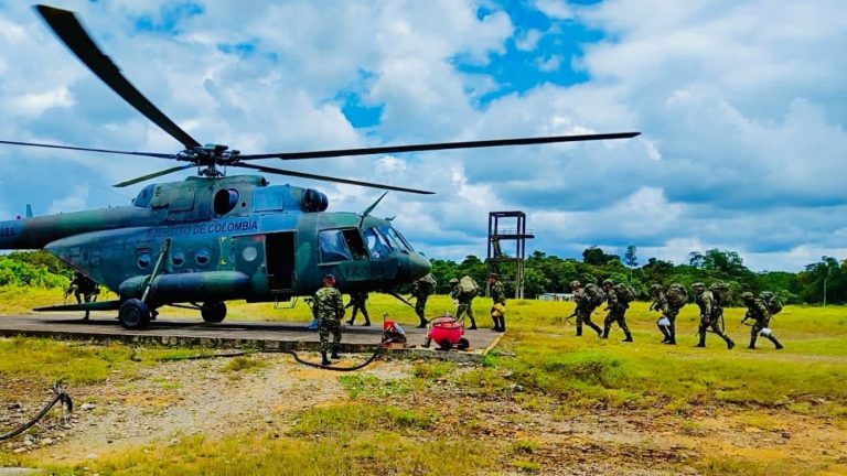 Al menos nueve muertos tras accidente de helicóptero del Ejército en el norte de Colombia