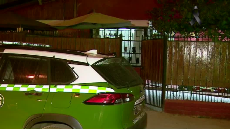 Violento robo en Maipú: Amenazaron con un soplete y sacaron a víctima mientras se duchaba