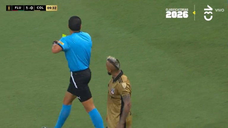 Temprana amarilla para Colo Colo ante Fluminense: Arturo Vidal fue amonestado tras dura falta