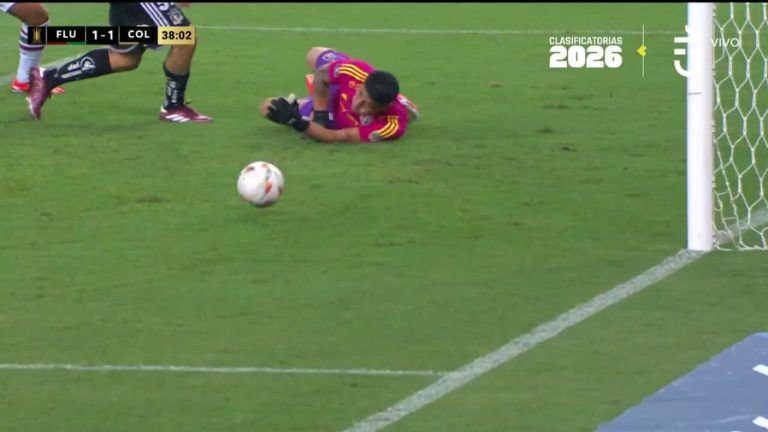 ¡Se salvó Colo Colo! Remate cruzado de Lima que pasó a centímetros del arco de Cortés